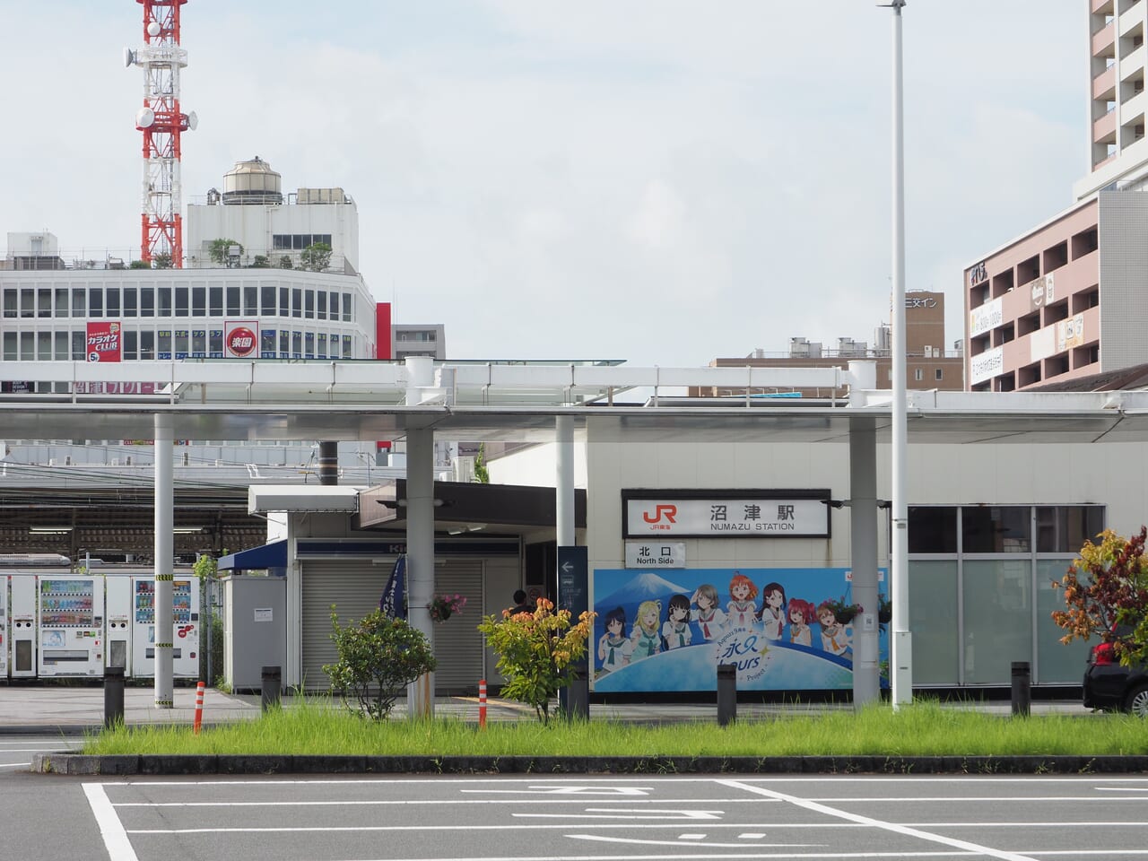 沼津駅北口のラブライブ！サンシャイン‼︎装飾