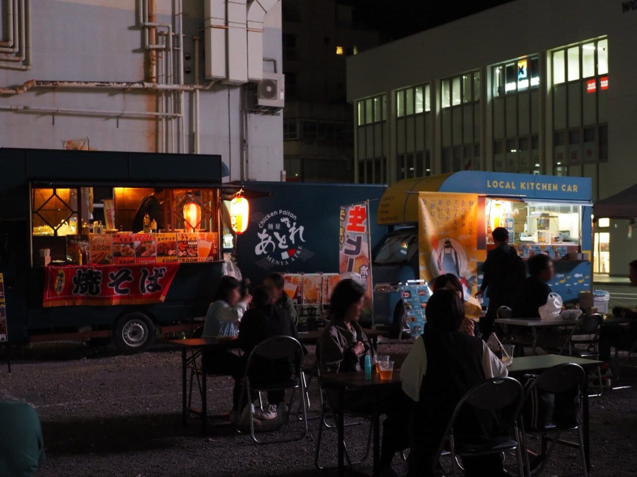 沼津駅南口前広場で開催されたキッチンカー横丁