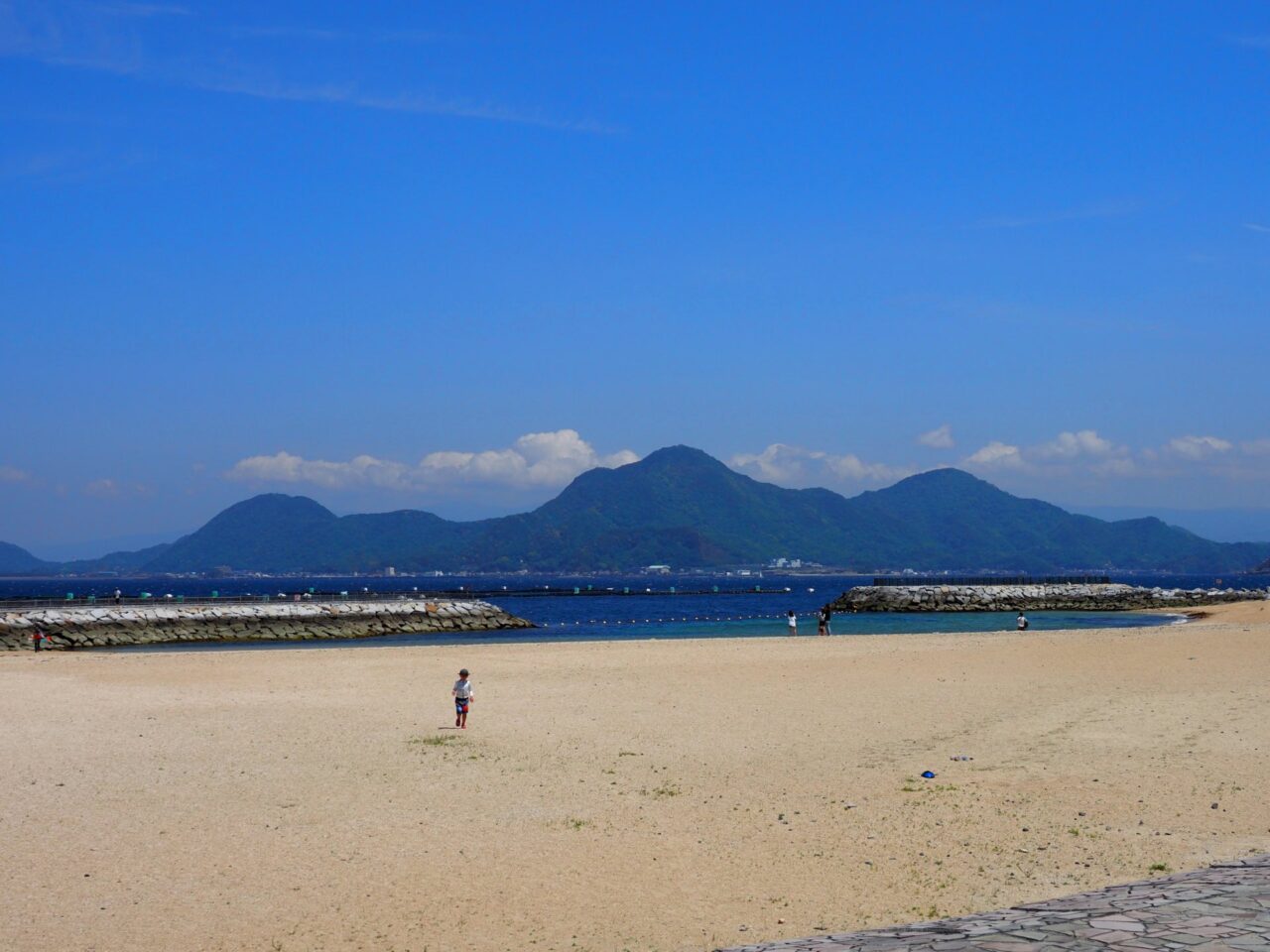 西浦平沢にあるらららサンビーチ